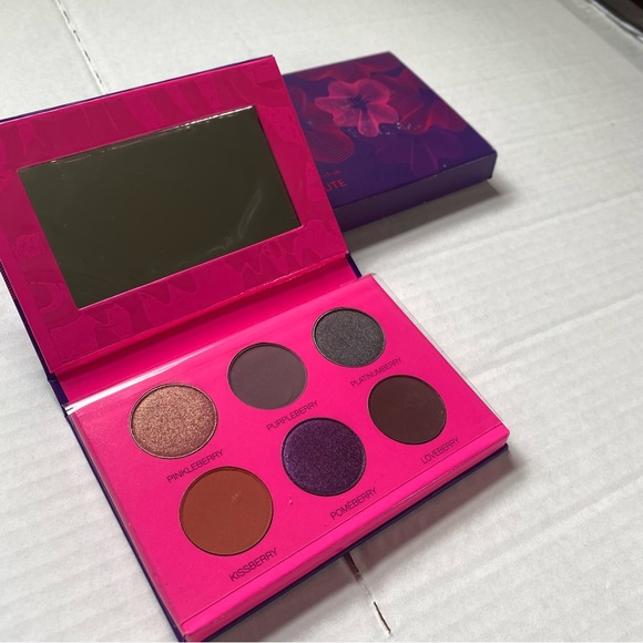 Coloured Raine Berry Cute Eye Shadow Palette - Picture 2 of 4